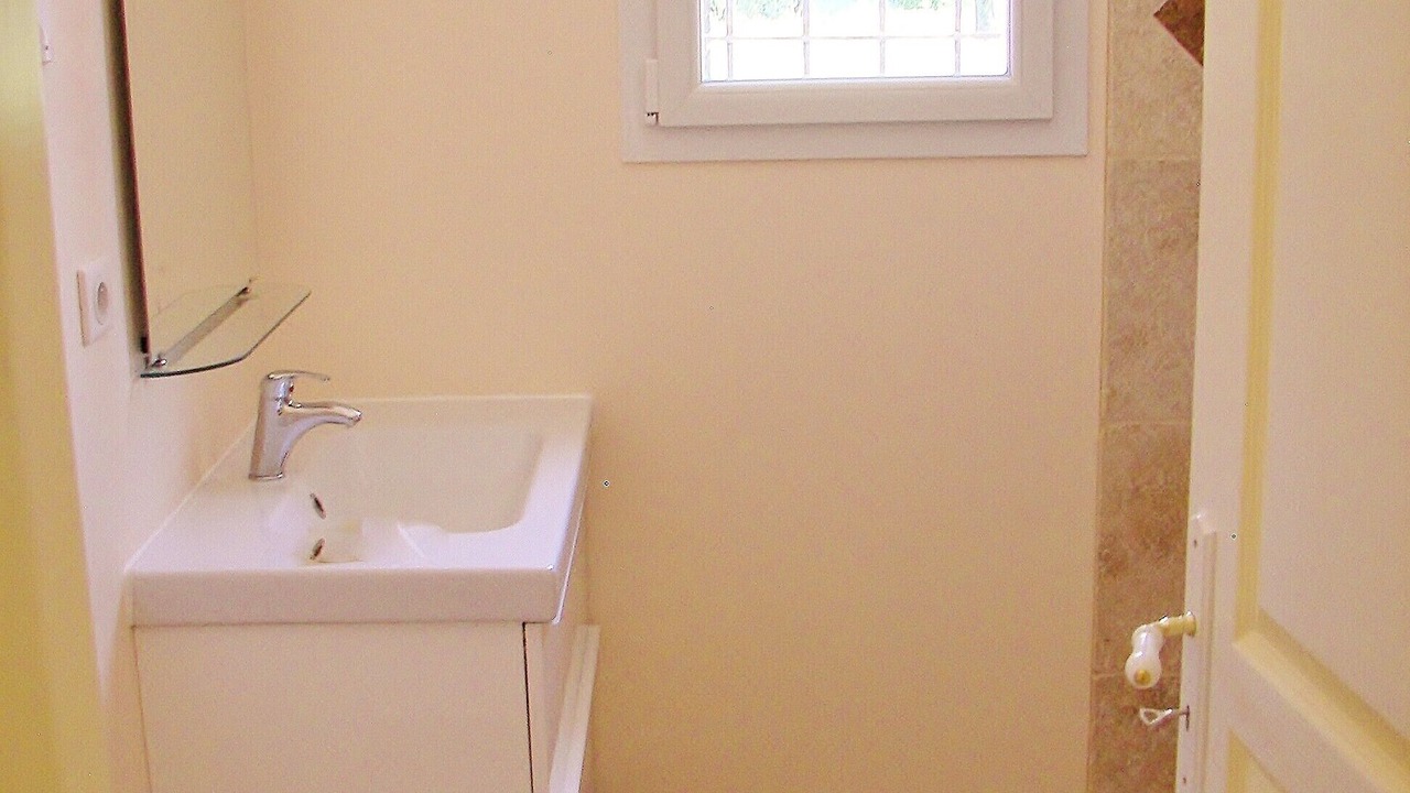 Photo of Bathroom in Cuers
