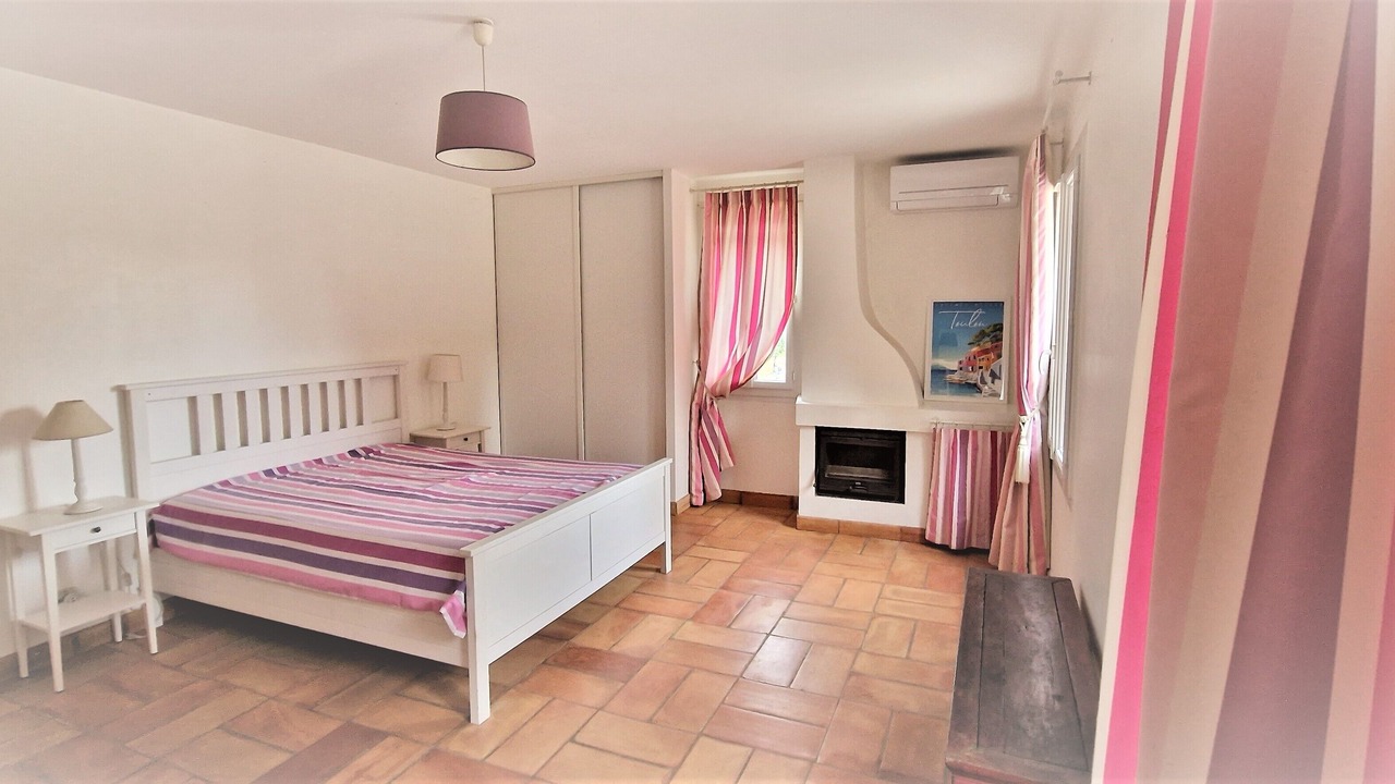 Photo of Bedroom in Cuers
