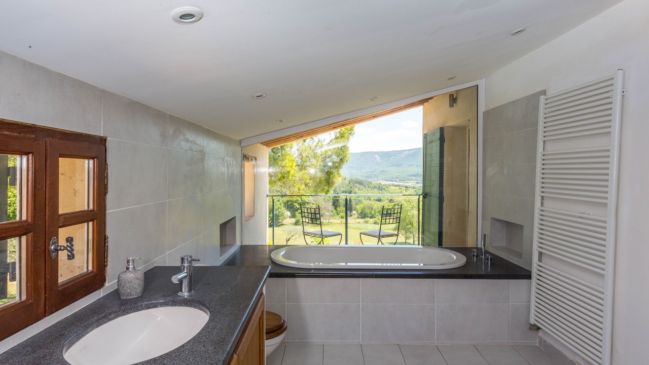 Photo of Bathroom in Saint-Martin-de-Castillon