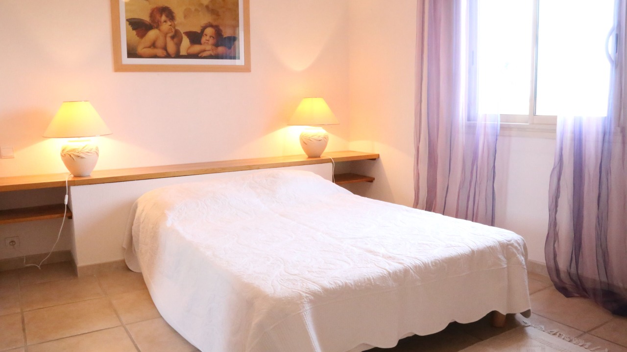 Photo of Bedroom in Meynes