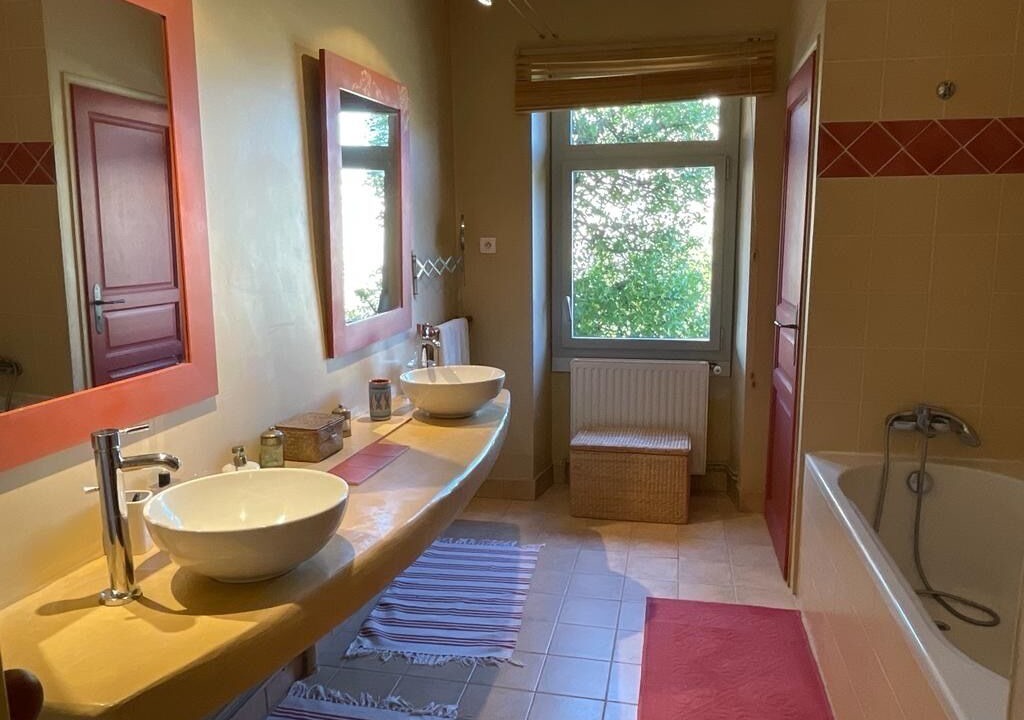 Photo of Bathroom in Redessan