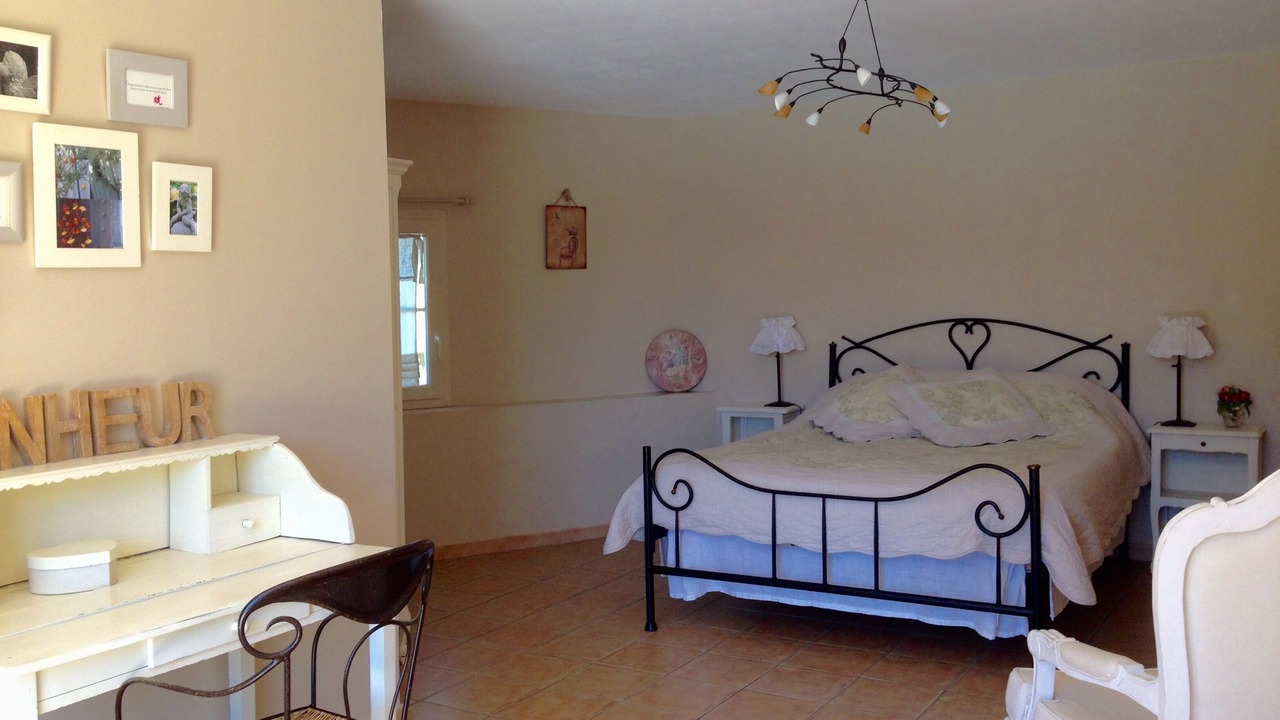 Photo of Bedroom in Orange