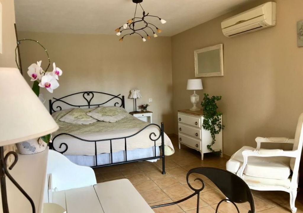 Photo of Bedroom in Orange