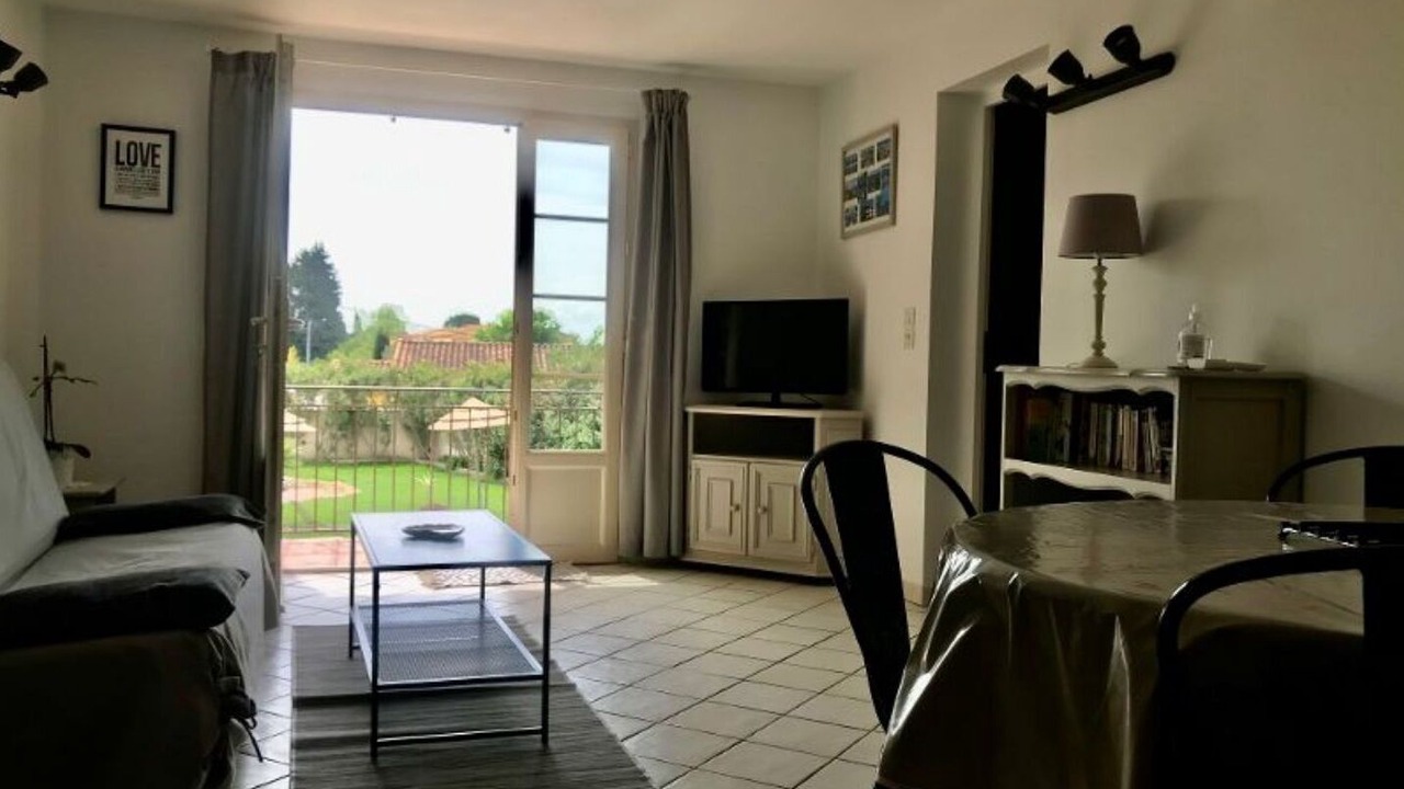 Photo of Livingroom in Orange