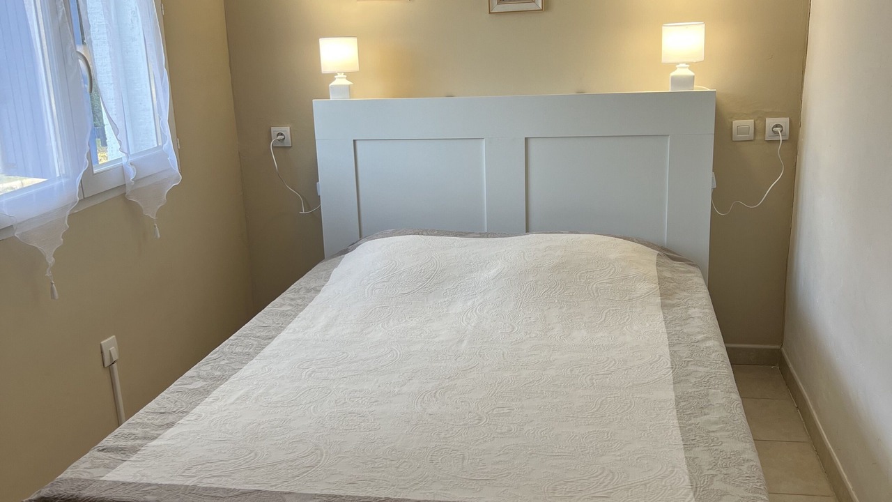 Photo of Bedroom in La Tour-d'Aigues