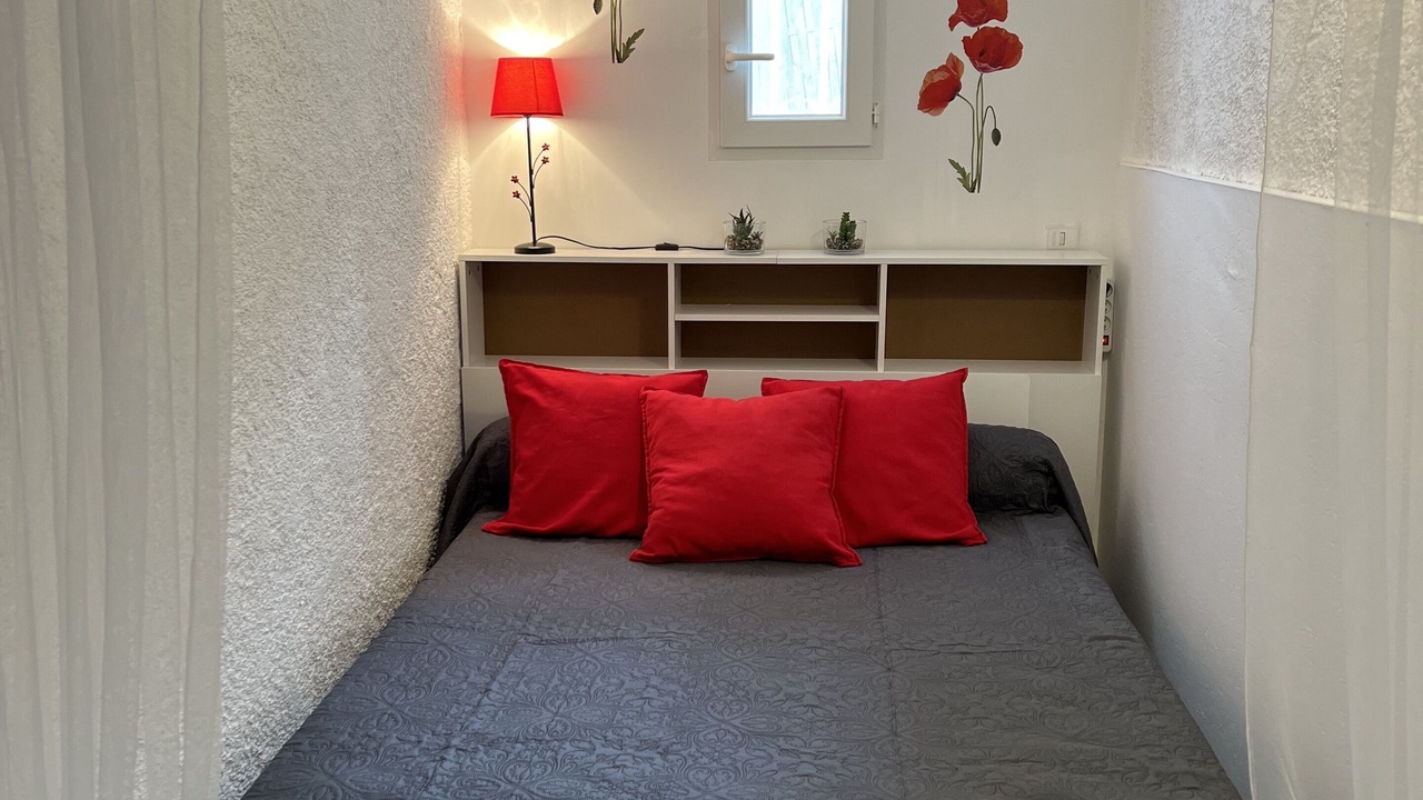 Photo of Bedroom in La Tour-d'Aigues