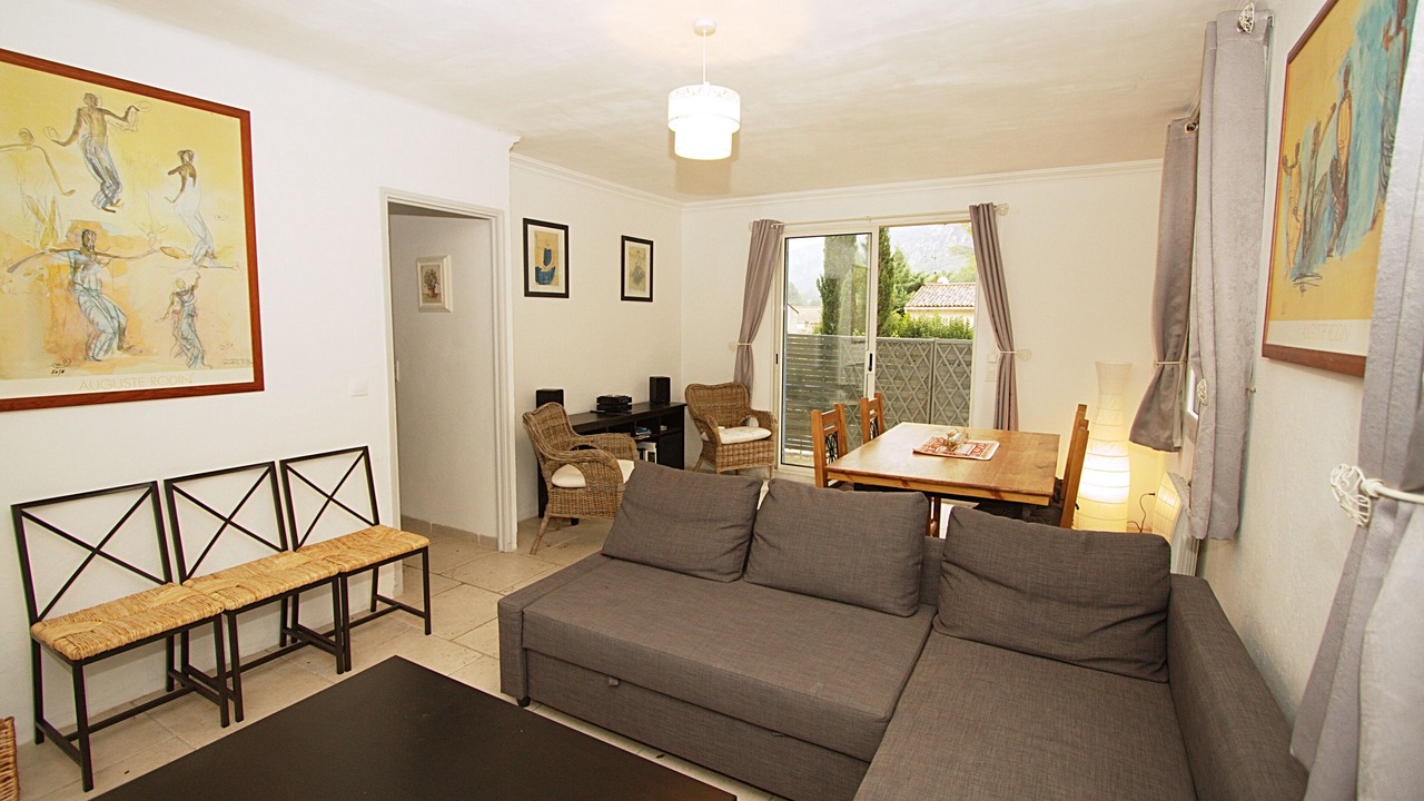 Photo of Livingroom in Maubec