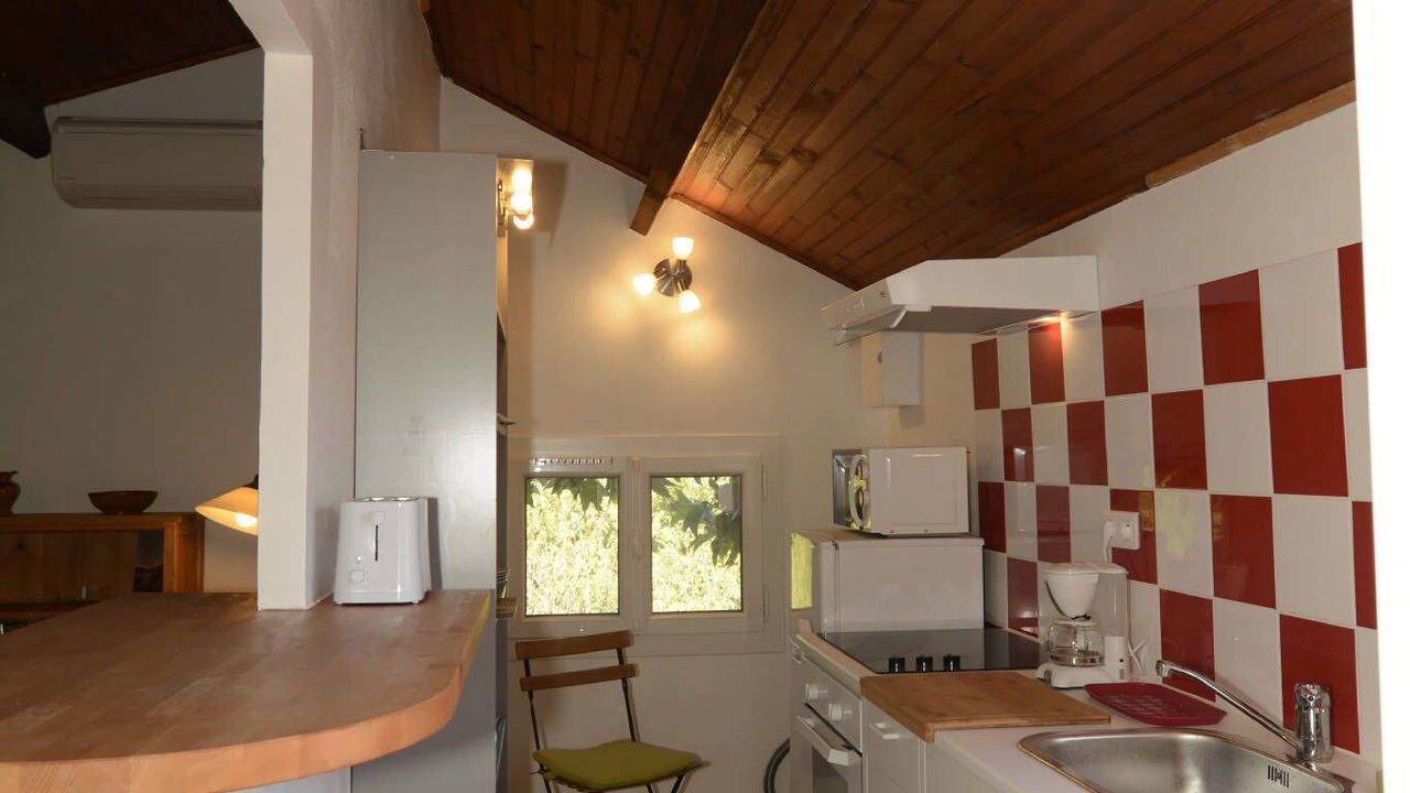 Photo of Kitchen in Saint-Mitre-les-Remparts