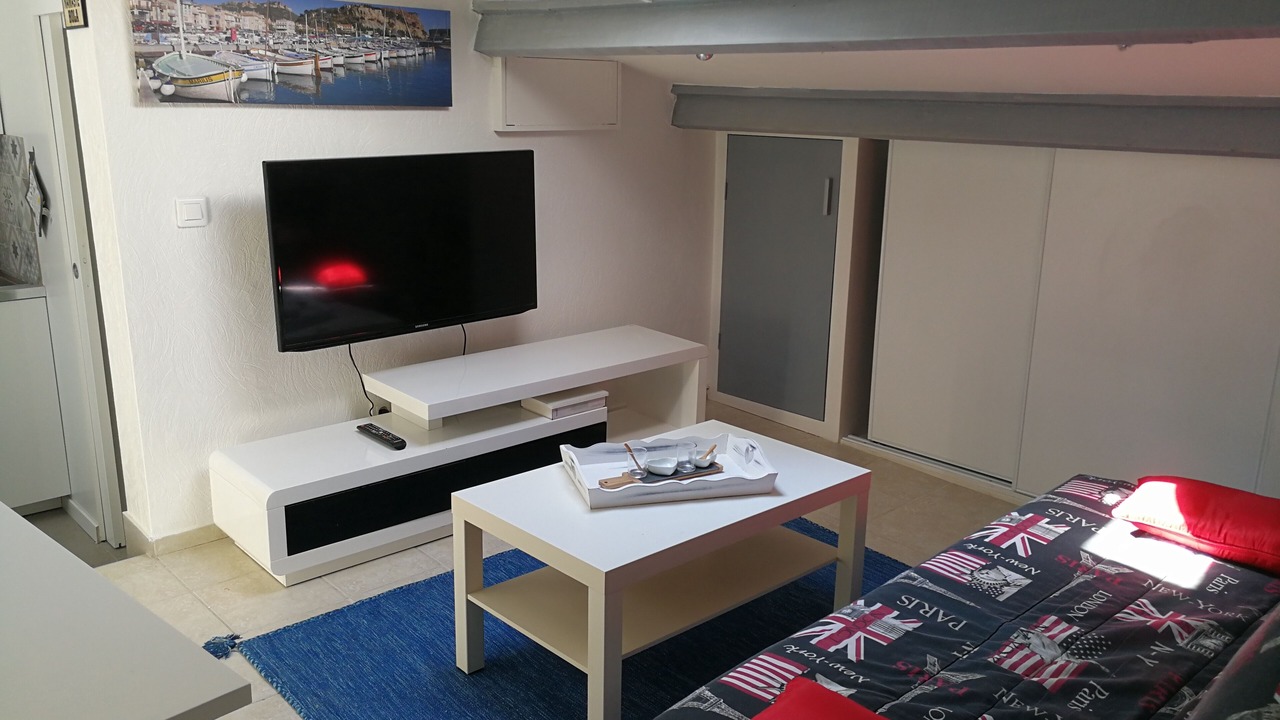Photo of Livingroom in 9th Arrondissement