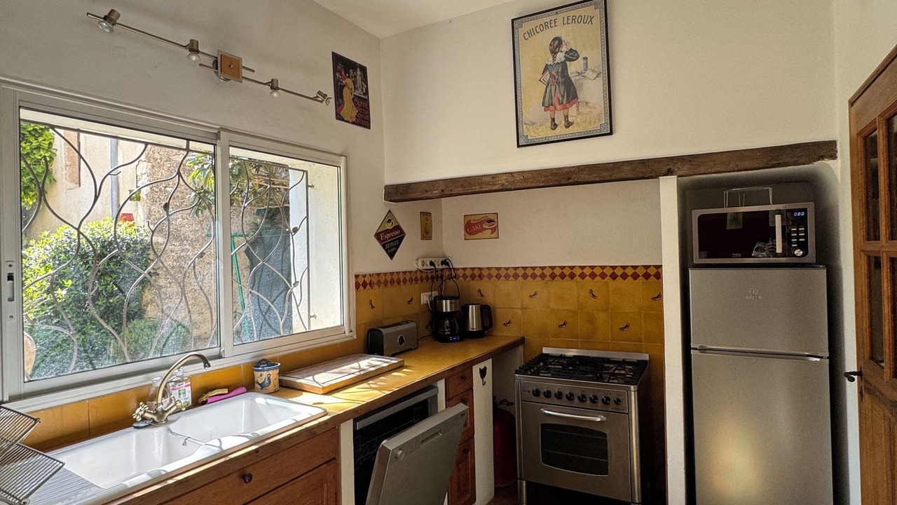 Photo of Kitchen in Saint-Martin-de-Castillon