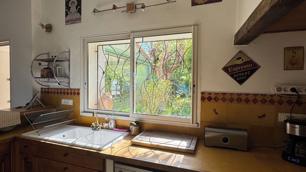Photo of Kitchen in Saint-Martin-de-Castillon