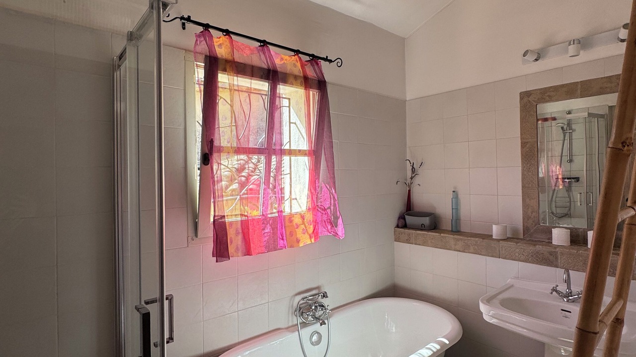 Photo of Bathroom in Saint-Martin-de-Castillon