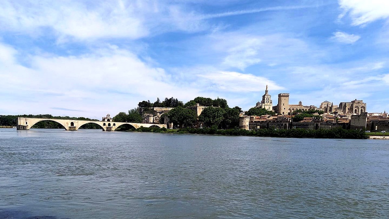 Photo of Others in Noves