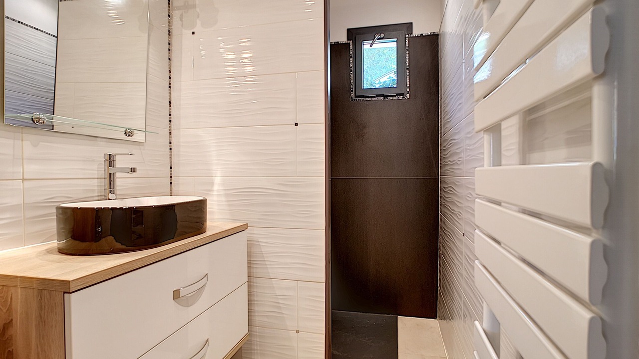 Photo of Bathroom in Molleges
