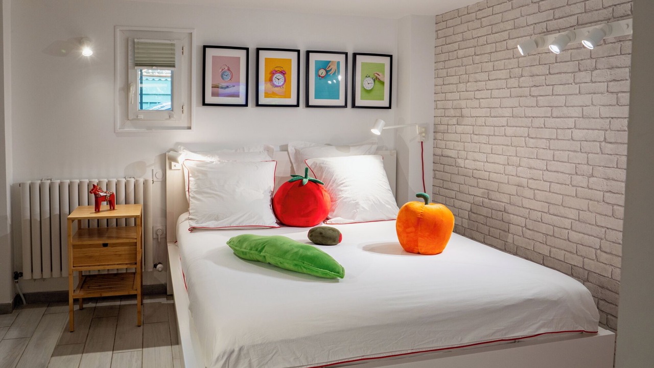 Photo of Bedroom in Orange