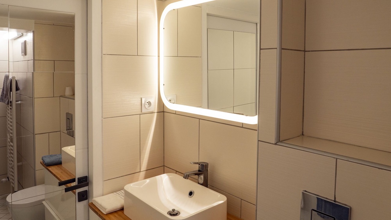 Photo of Bathroom in Orange