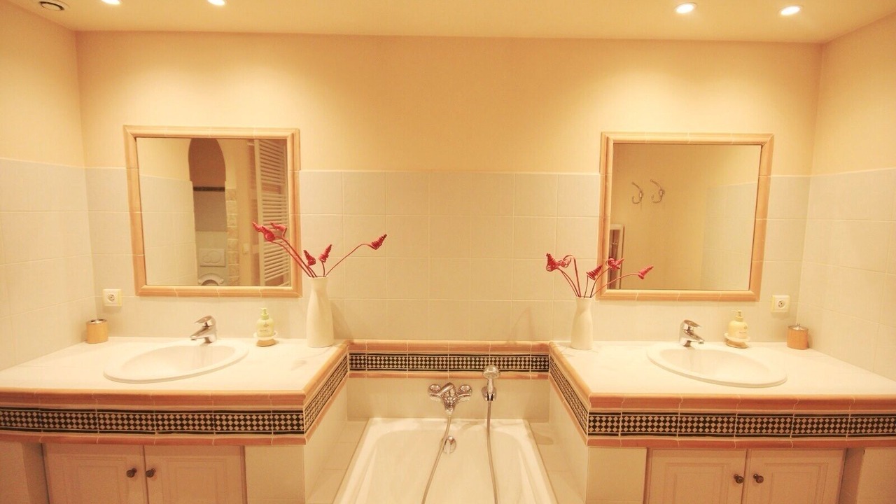 Photo of Bathroom in Avignon City Centre