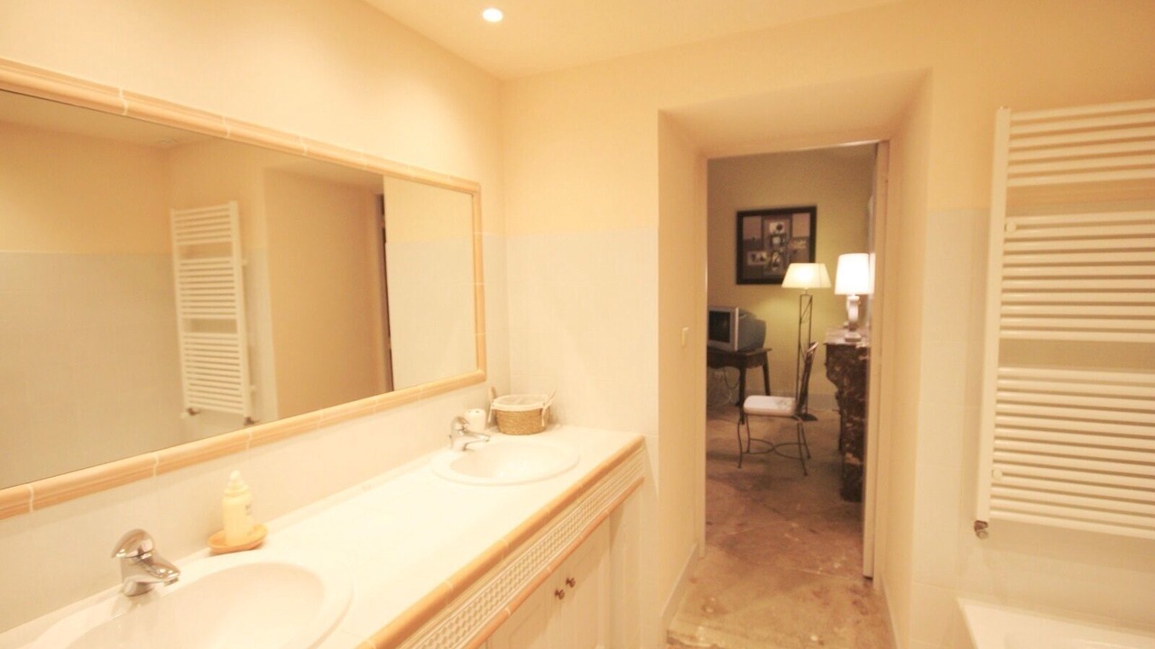 Photo of Bathroom in Avignon City Centre