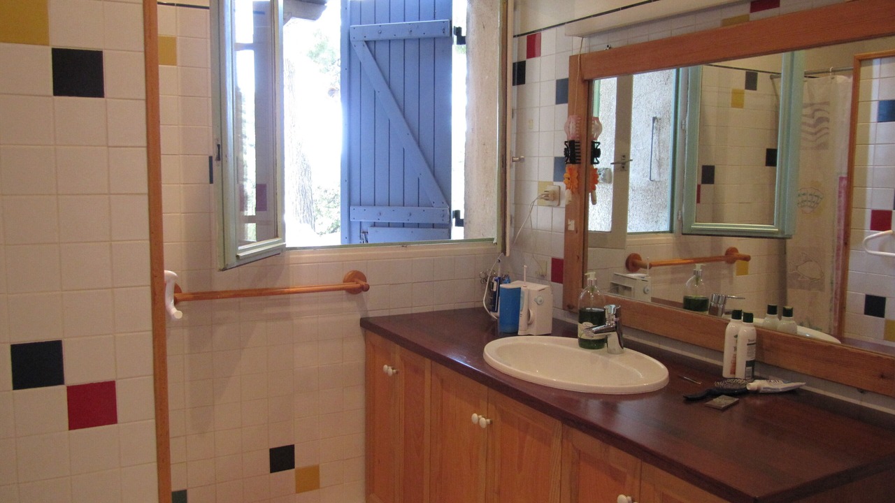 Photo of Bathroom in Roquevaire