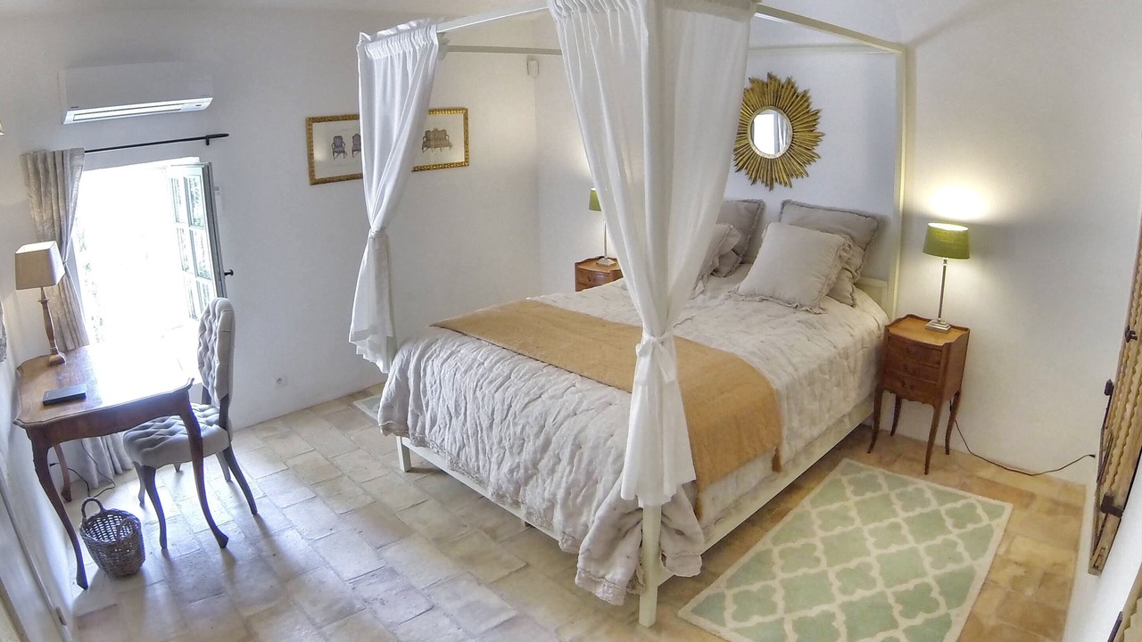 Photo of Bedroom in Menerbes