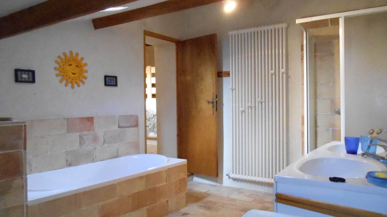 Photo of Bathroom in Savoillan