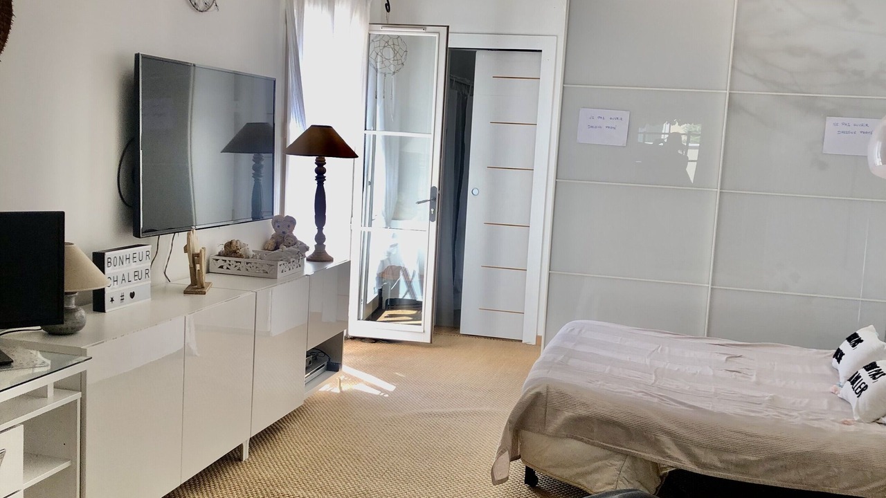 Photo of Bedroom in Noves
