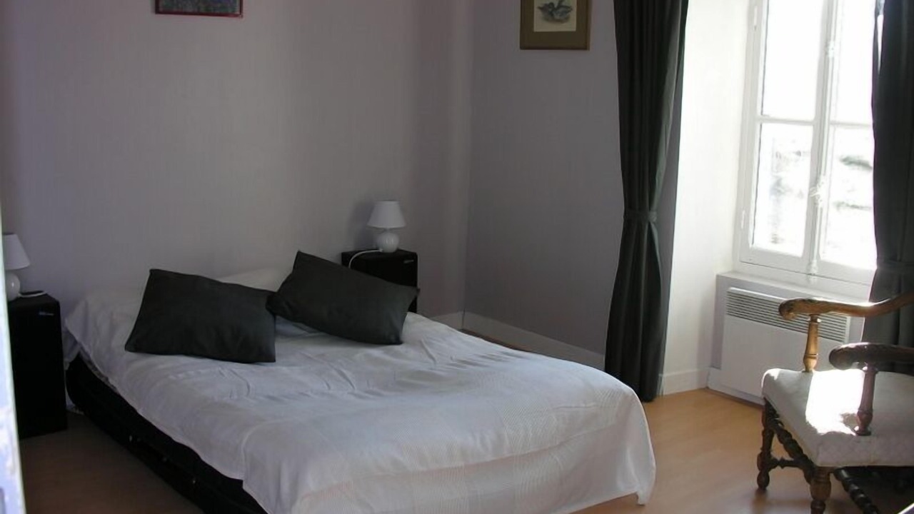 Photo of Bedroom in Orange
