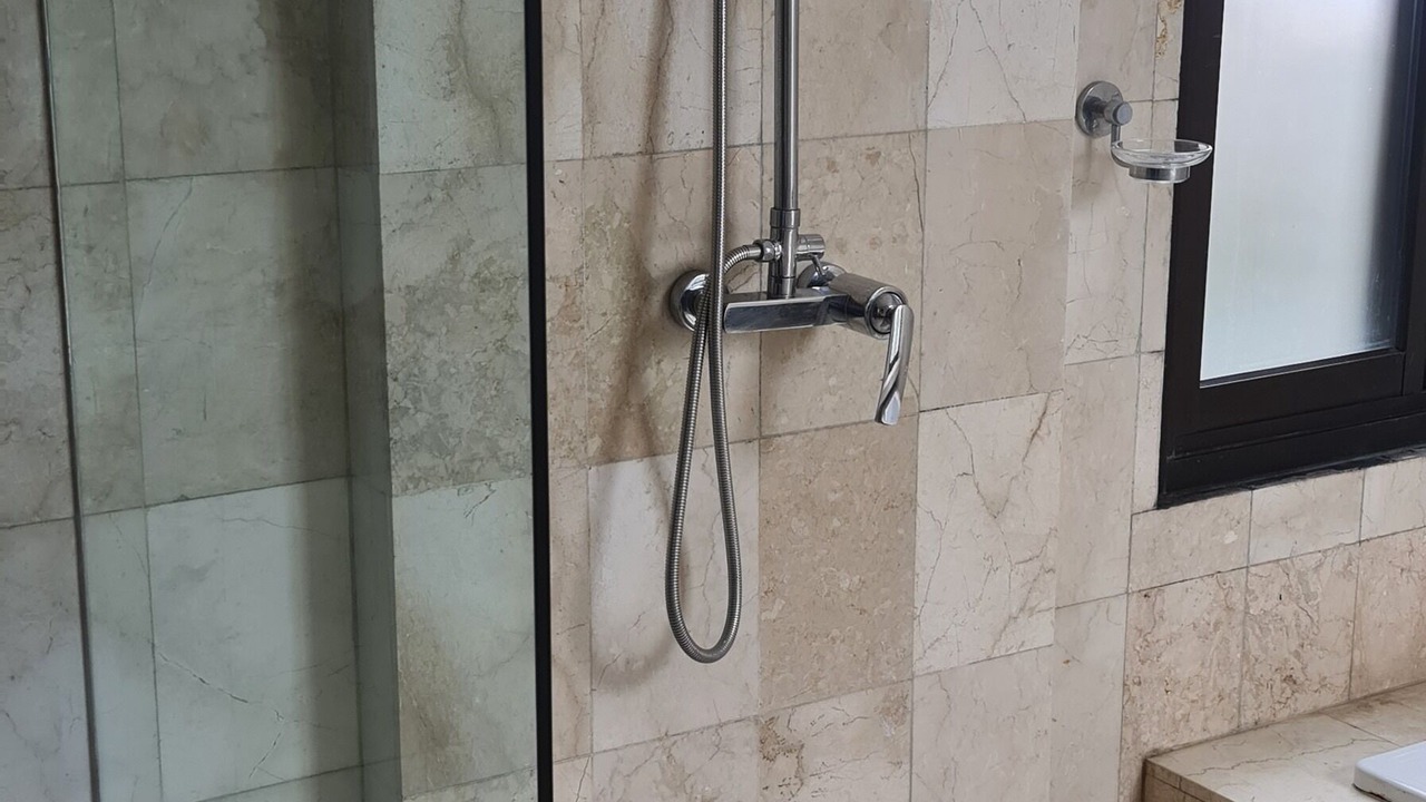 Photo of Bathroom in Mumbul