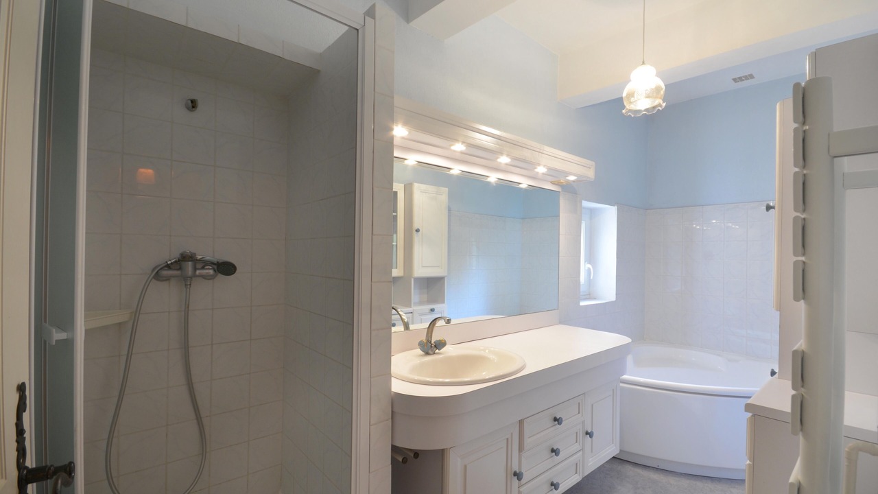 Photo of Bathroom in Sablet