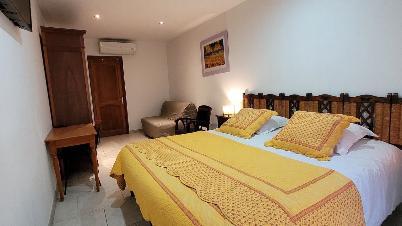 Photo of Bedroom in Saint-Chamas
