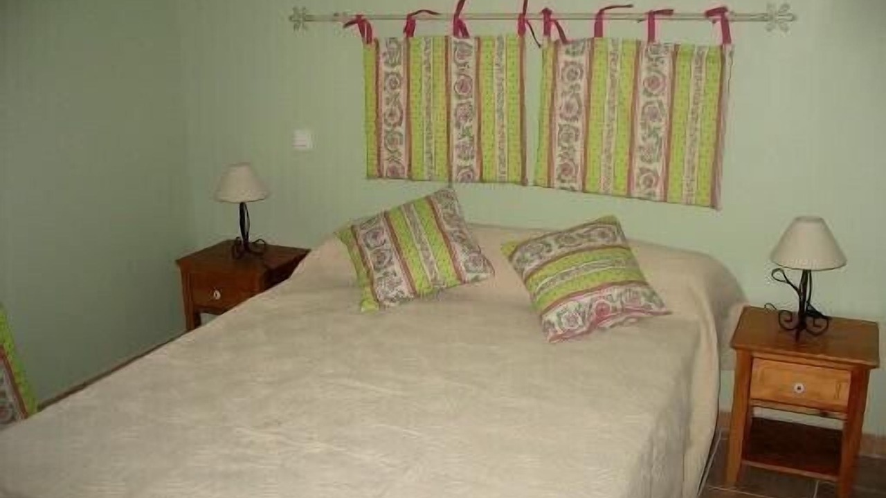 Photo of Bedroom in Pernes-les-Fontaines