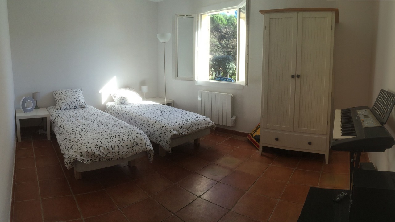 Photo of Bedroom in Jouques