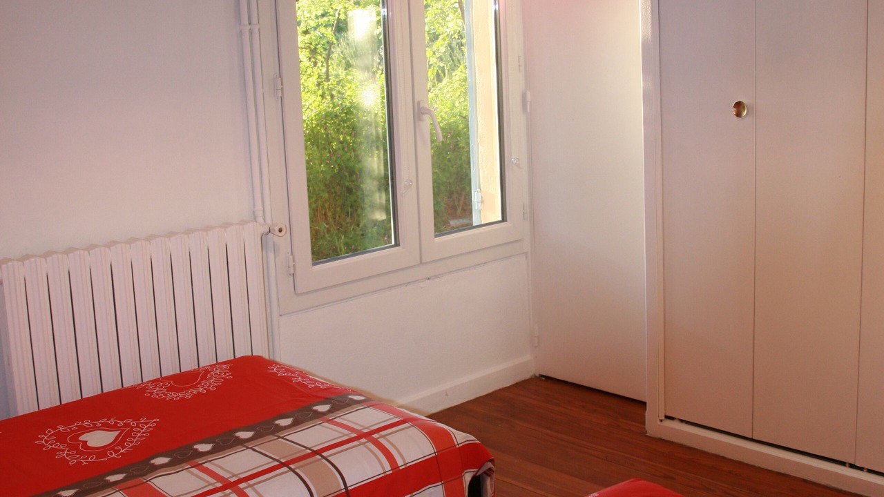 Photo of Bedroom in Comps
