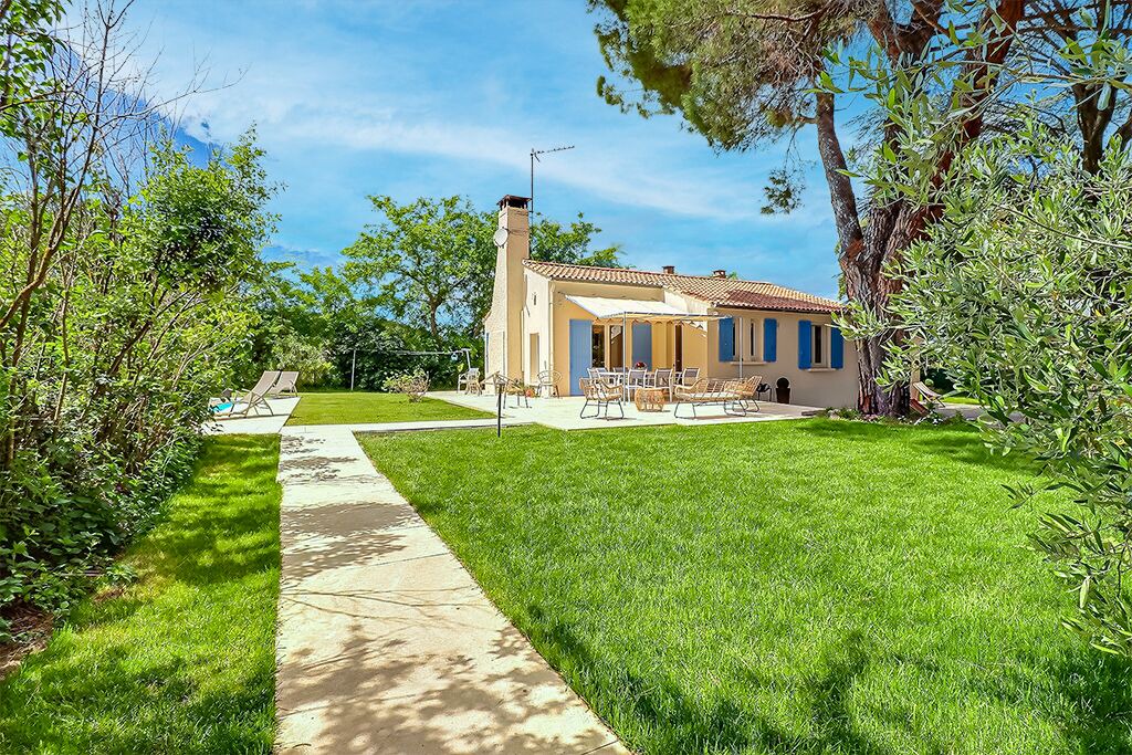 Photo of Outdoor in Comps