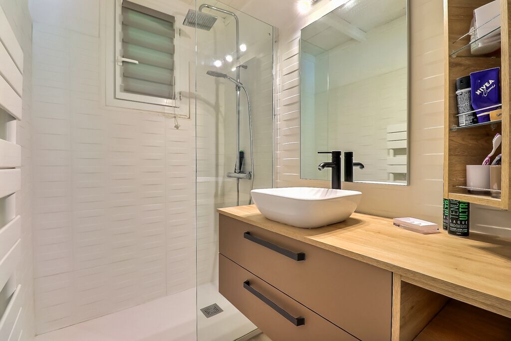 Photo of Bathroom in Comps
