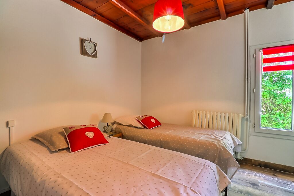 Photo of Bedroom in Comps