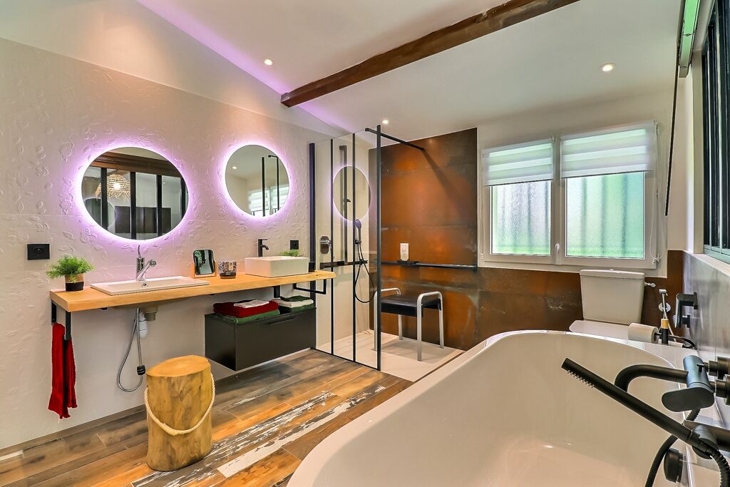 Photo of Bathroom in Comps