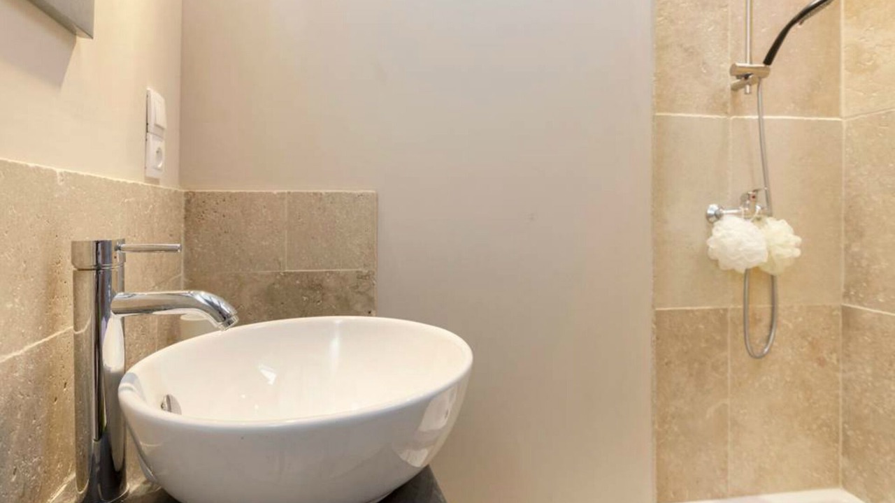 Photo of Bathroom in Avignon City Centre