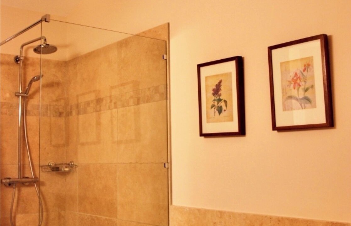Photo of Bathroom in Lourmarin