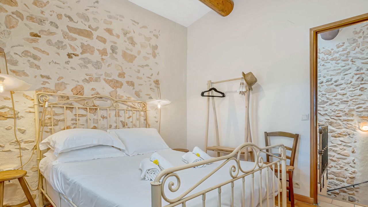 Photo of Bedroom in Simiane-la-Rotonde