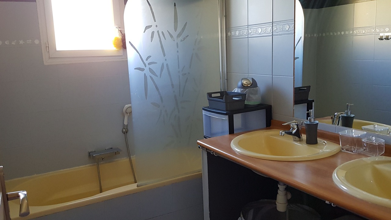 Photo of Bathroom in Ensues-la-Redonne