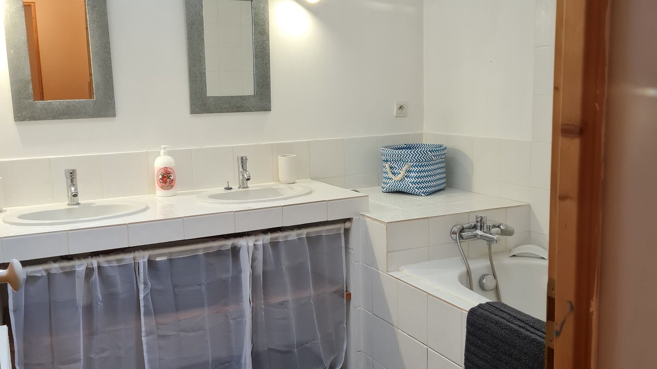 Photo of Bathroom in Orange