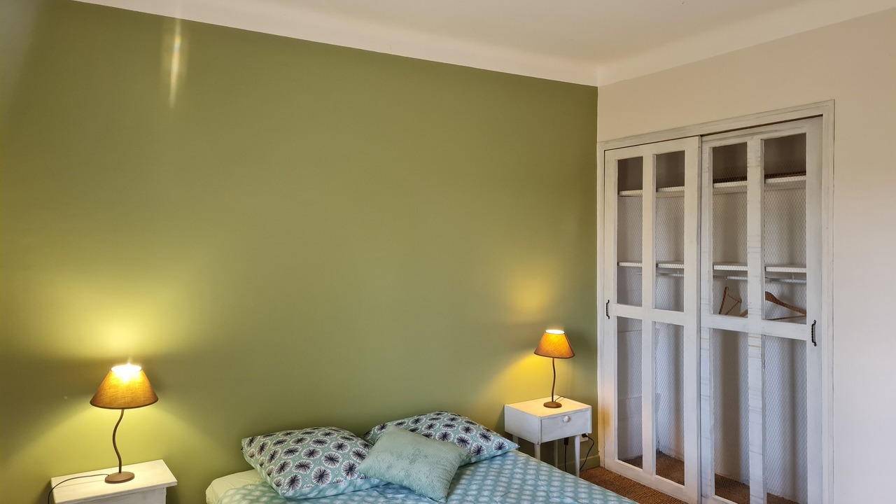 Photo of Bedroom in Orange