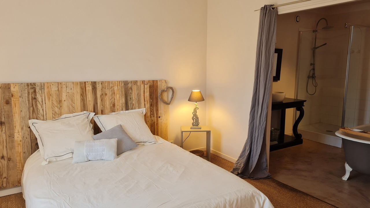 Photo of Bedroom in Orange