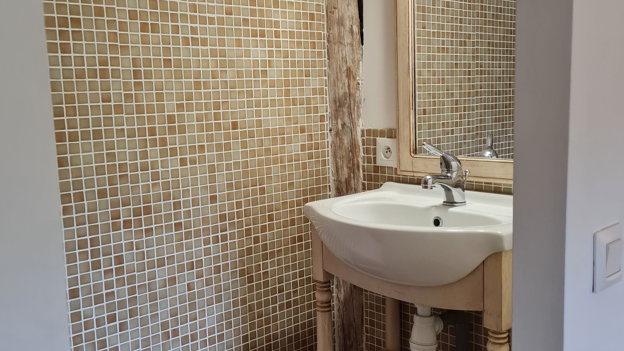 Photo of Bathroom in Orange
