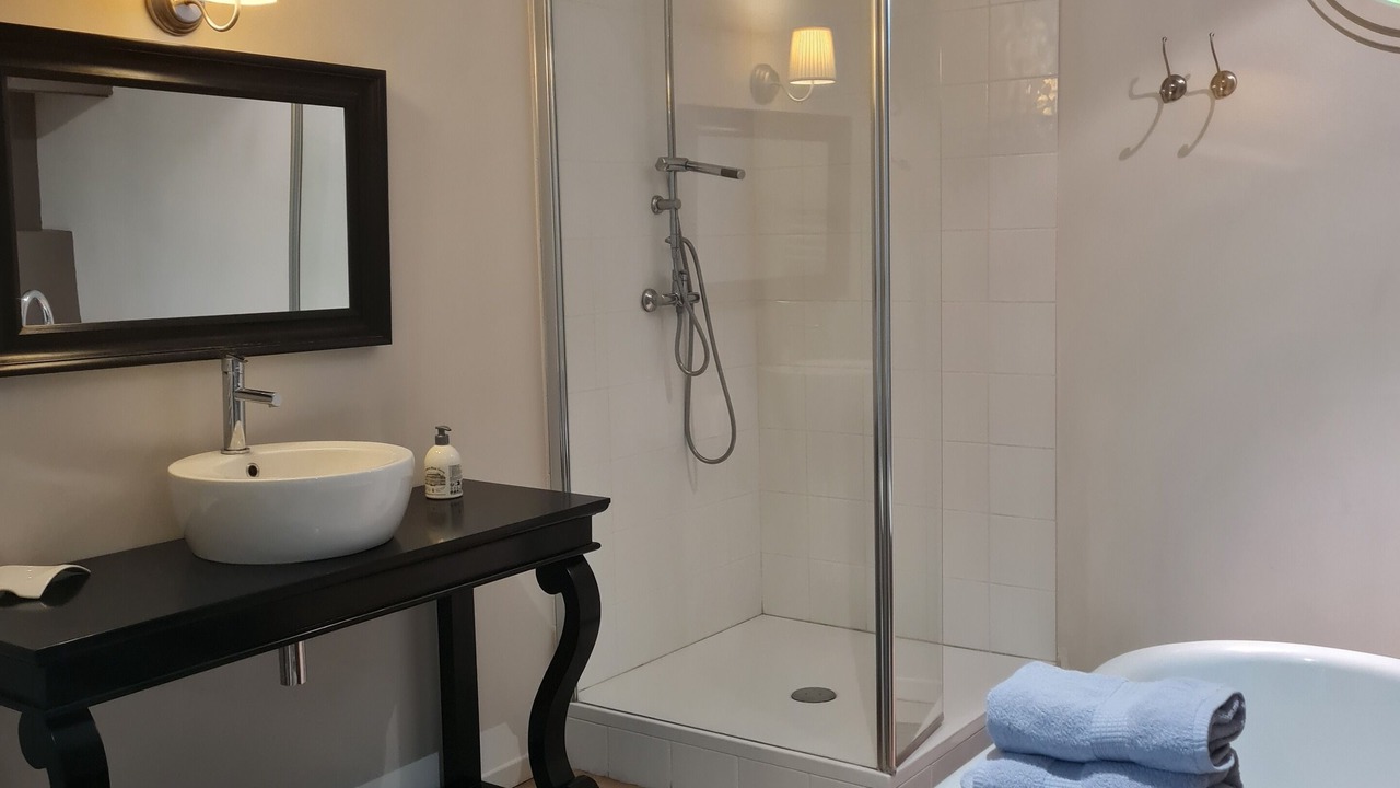 Photo of Bathroom in Orange