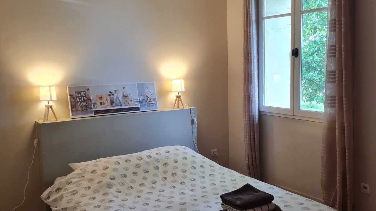 Photo of Bedroom in Orange