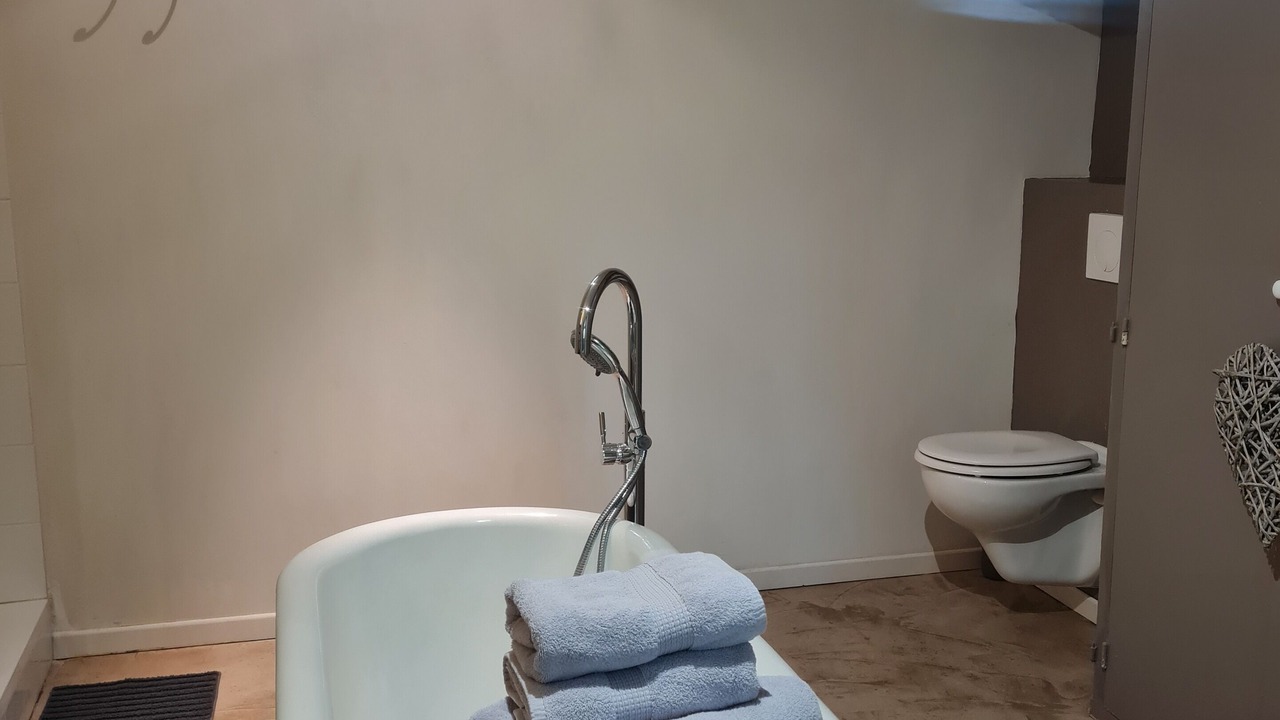 Photo of Bathroom in Orange