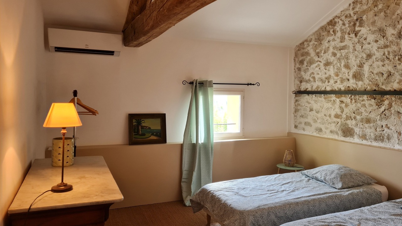 Photo of Bedroom in Orange