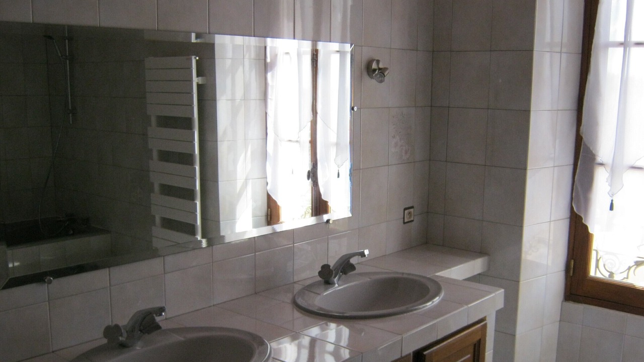 Photo of Bathroom in Vacqueyras